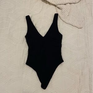 Aritzia Babson vneck bodysuit